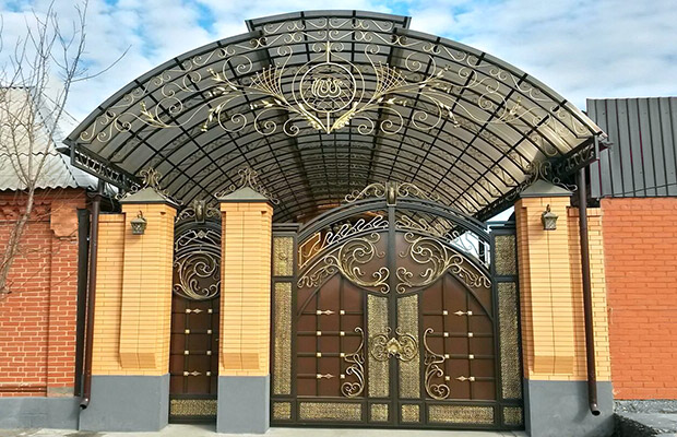 Купить или заказать ворота для дома с навесом - стильные и надежные решения для вашего участка в Лангепасе от 42951 руб | ВоротМастер-Лнг