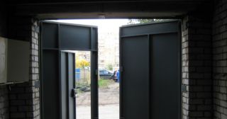 Купить гаражные ворота распашные Лангепас, цена от 3963 руб.